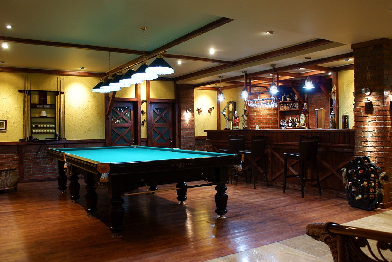 photo of the INTERIOR of a PRIVATE HOUSE billiard room and bar area in the basement