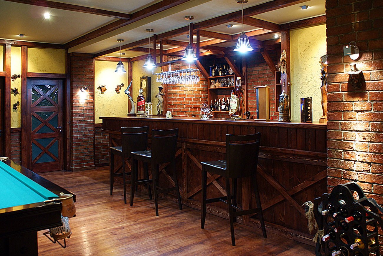 photo of INTERIOR bar counter in the basement of a house in the style of an Inn from the Midwest