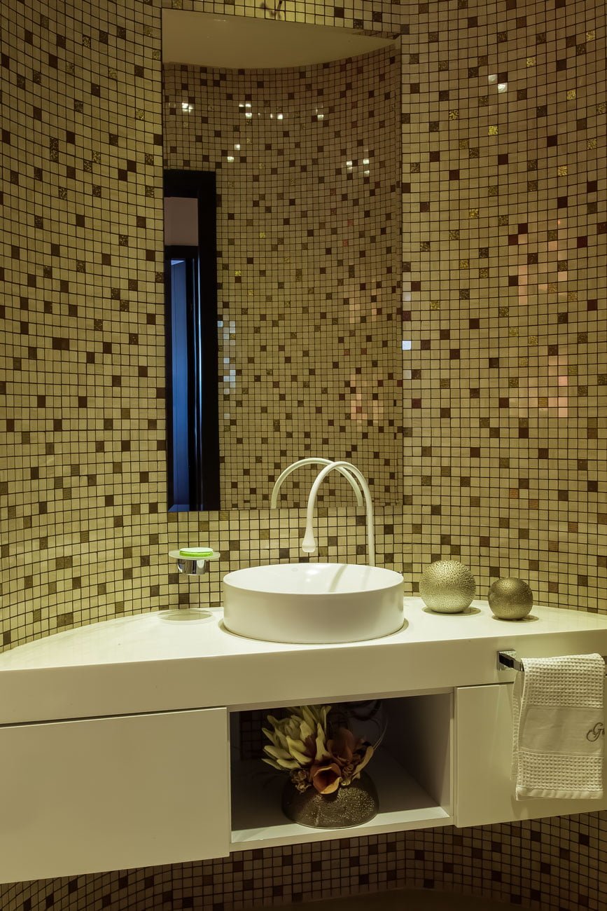 photo of the interior of the guest bathroom (view of the washbasin) in a private apartment