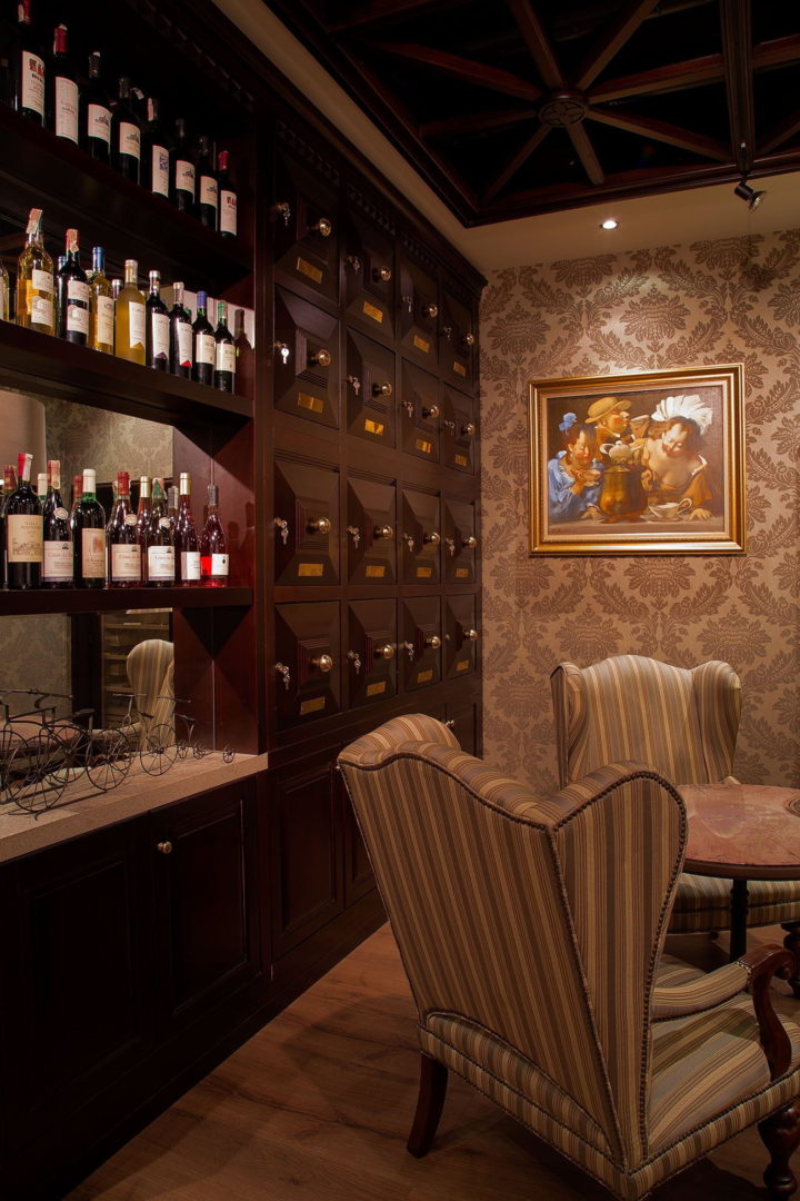 photo of individual safes turning into a bar with drinks in JAZZVE