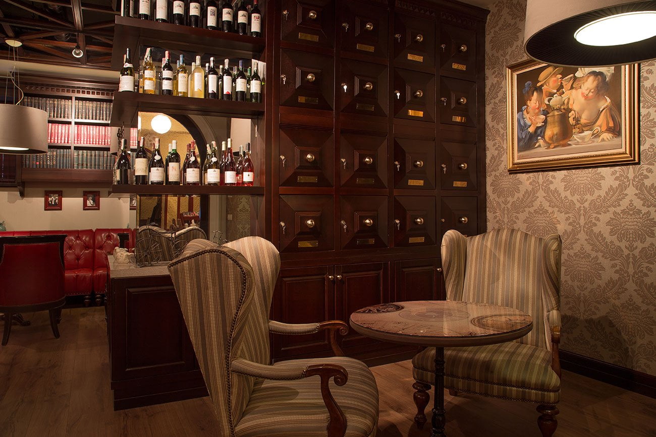 photo of wall with individual safes and bar with fine drinks in JAZZVE
