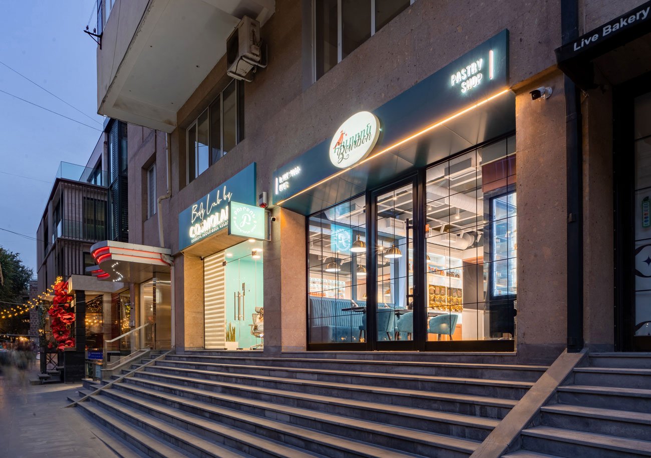 photo of the entrance group of the Bourbon coffee shop in the center of Yerevan on Saryan street